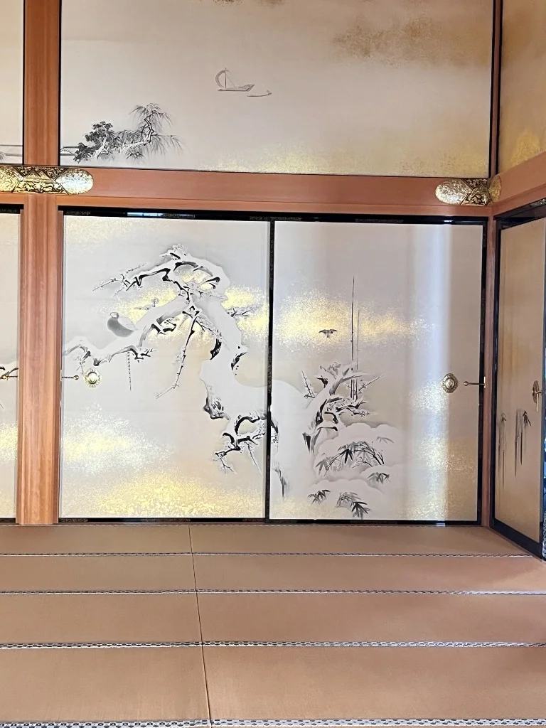 シンプルな雪景色の襖絵