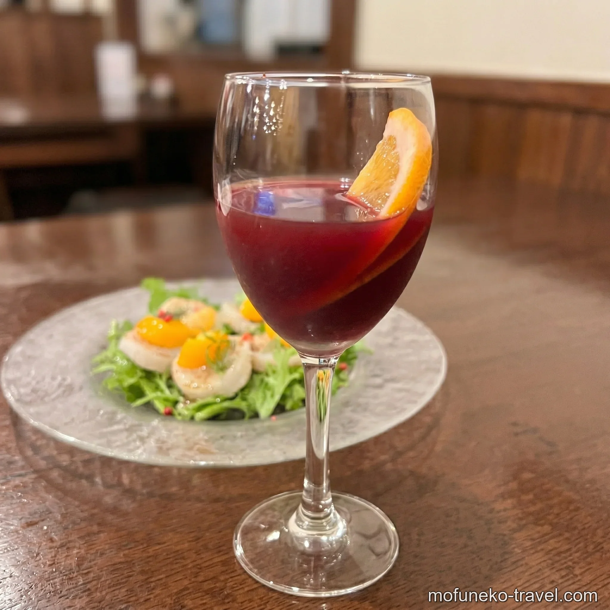 葡萄房（方南町）の特製サングリアと選べるグラスワイン